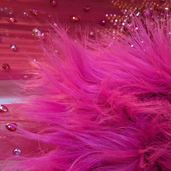 Fabulous costume. - Picture 4 of 9